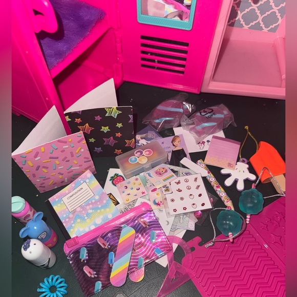 Pink Locker Playset with Accessories - Picture 2 of 5